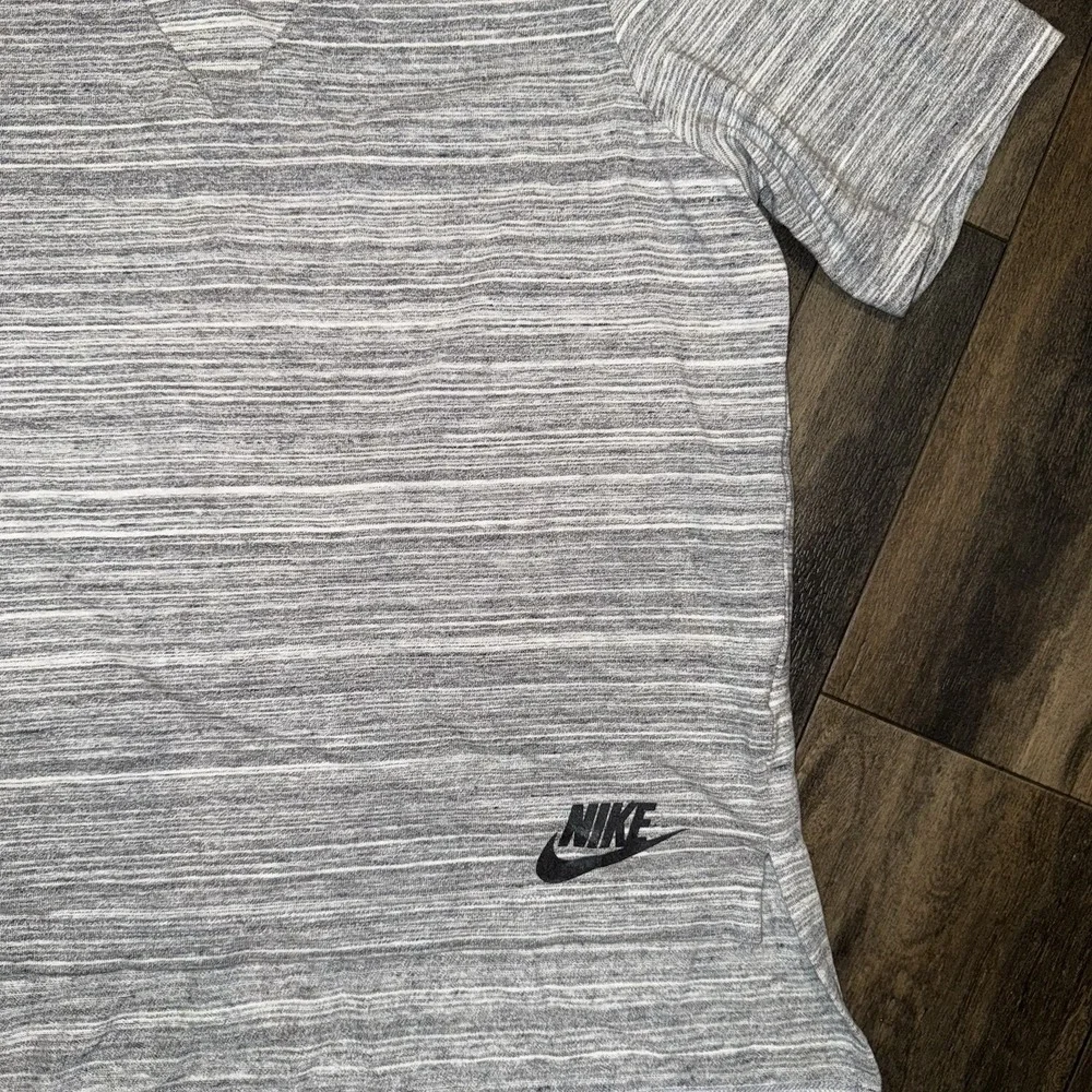 Nike Sportswear Advance 15 Women's V-Neck Short Sleeve Top Grey Heathered Size M